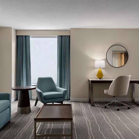 Готель Doubletree By Hilton Norfolk Airport Екстер'єр фото
