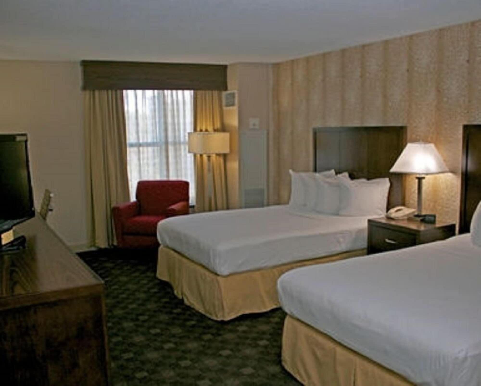 Готель Doubletree By Hilton Norfolk Airport Екстер'єр фото