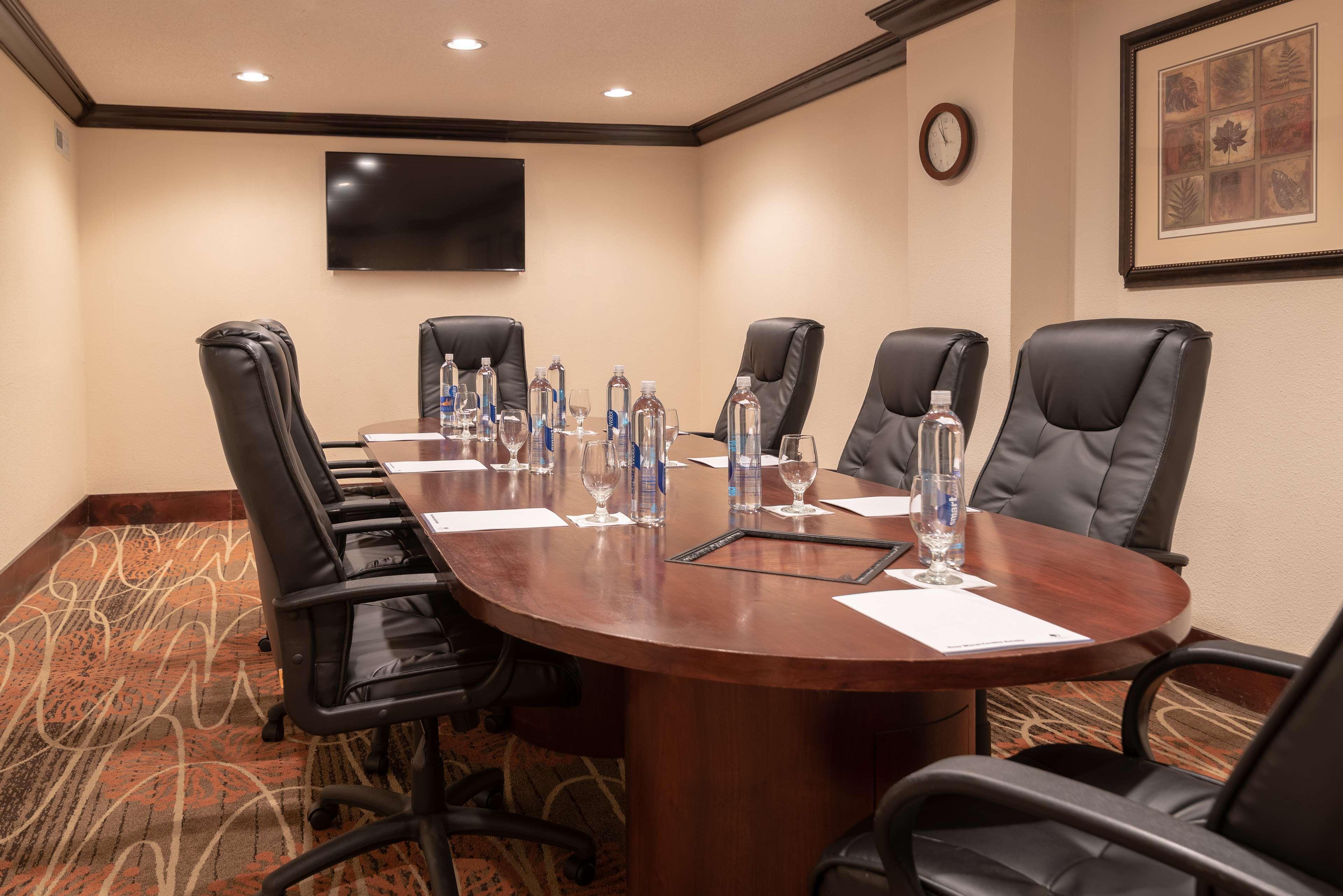 Готель Doubletree By Hilton Norfolk Airport Екстер'єр фото