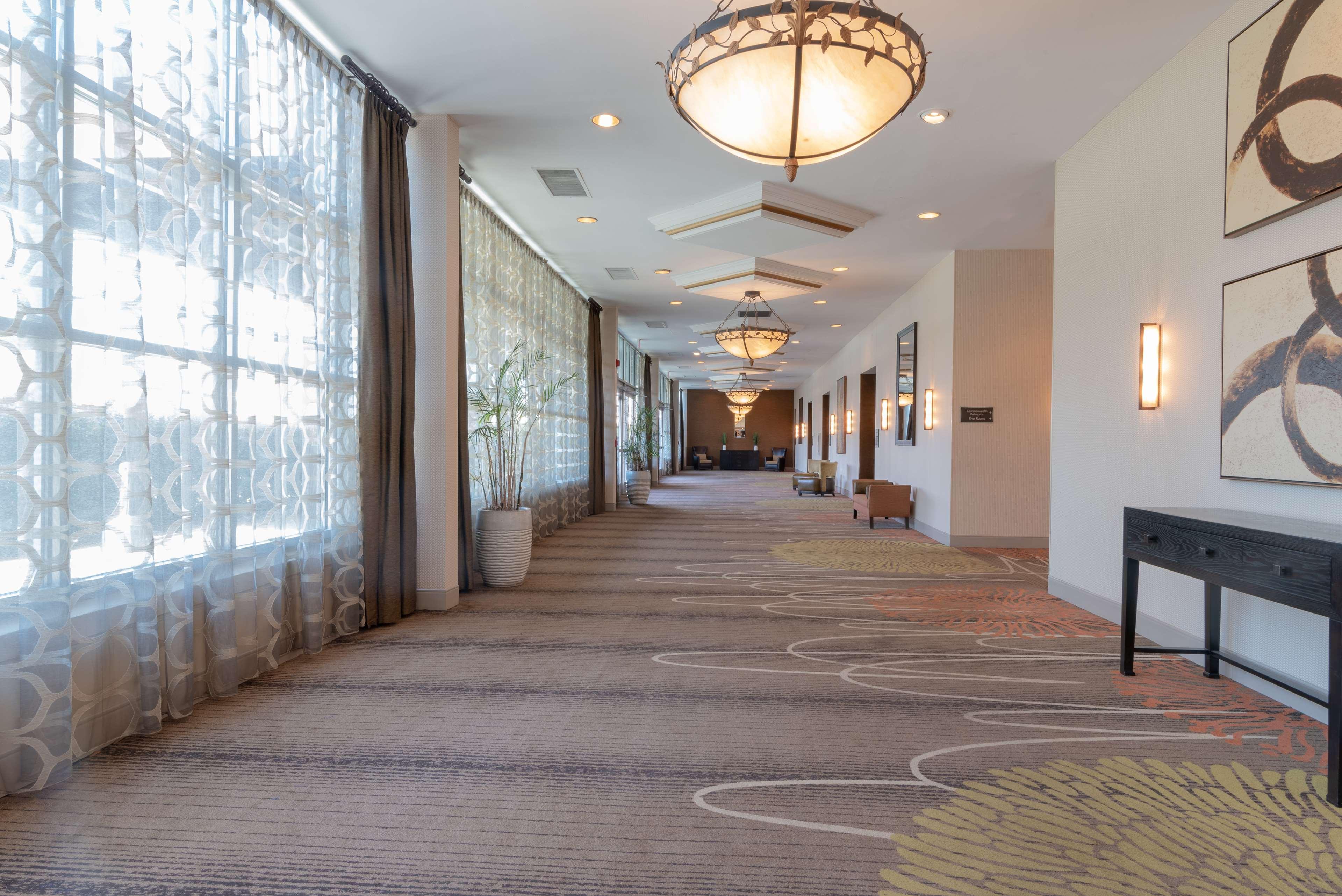 Готель Doubletree By Hilton Norfolk Airport Екстер'єр фото