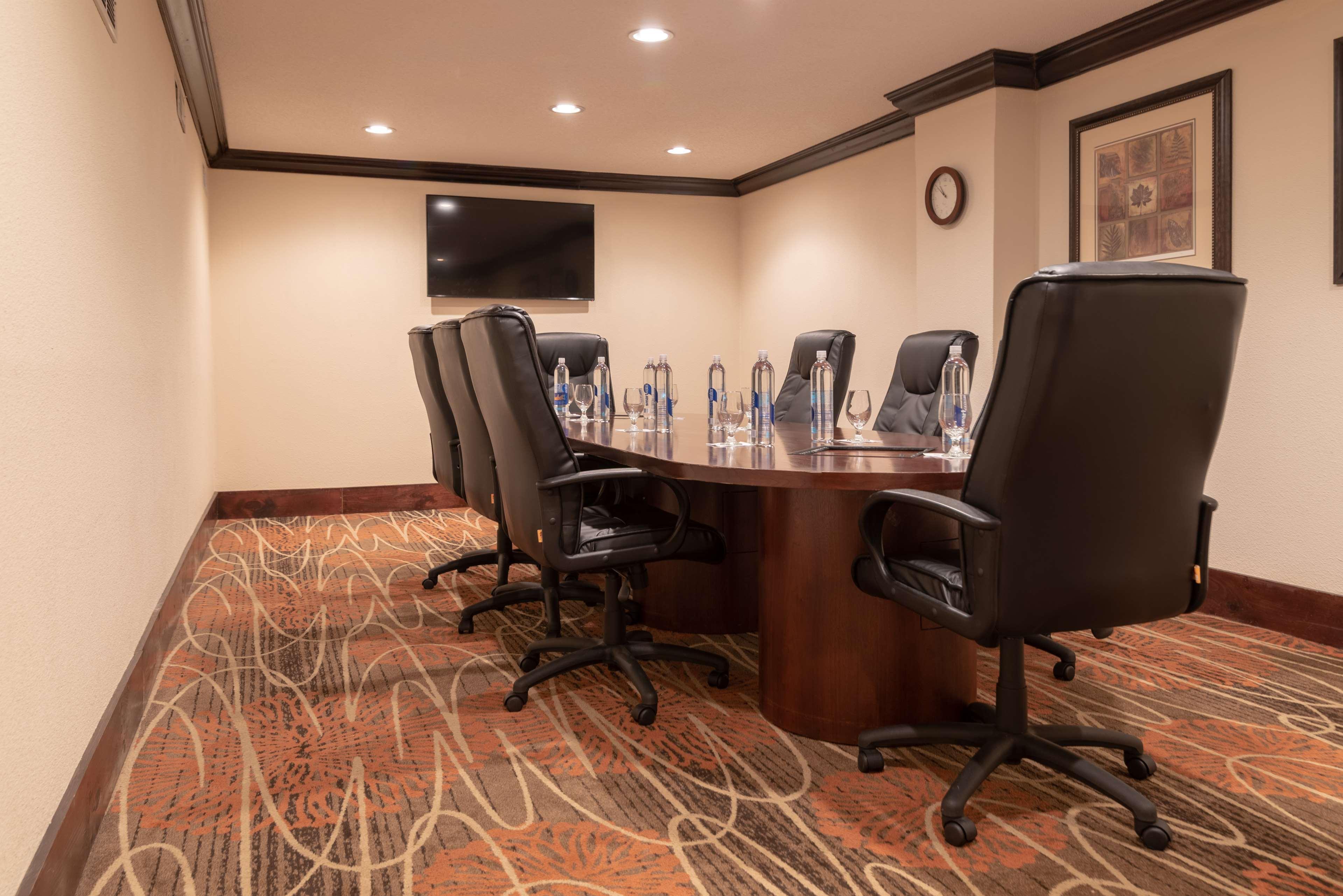 Готель Doubletree By Hilton Norfolk Airport Екстер'єр фото