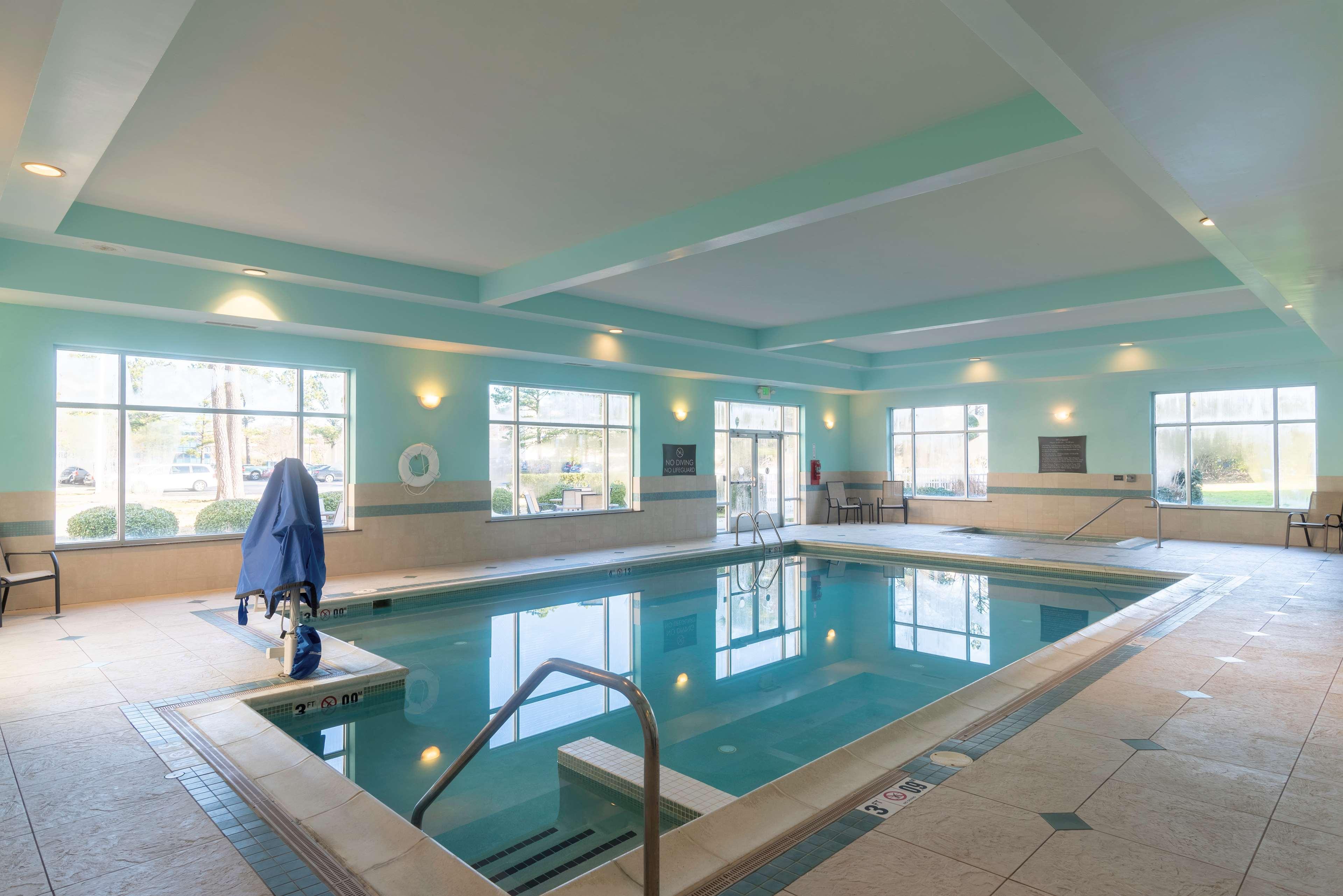 Готель Doubletree By Hilton Norfolk Airport Екстер'єр фото