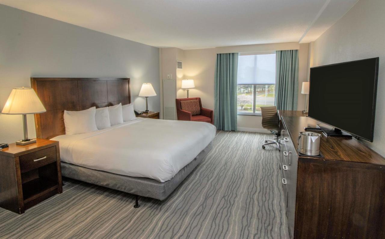 Готель Doubletree By Hilton Norfolk Airport Екстер'єр фото