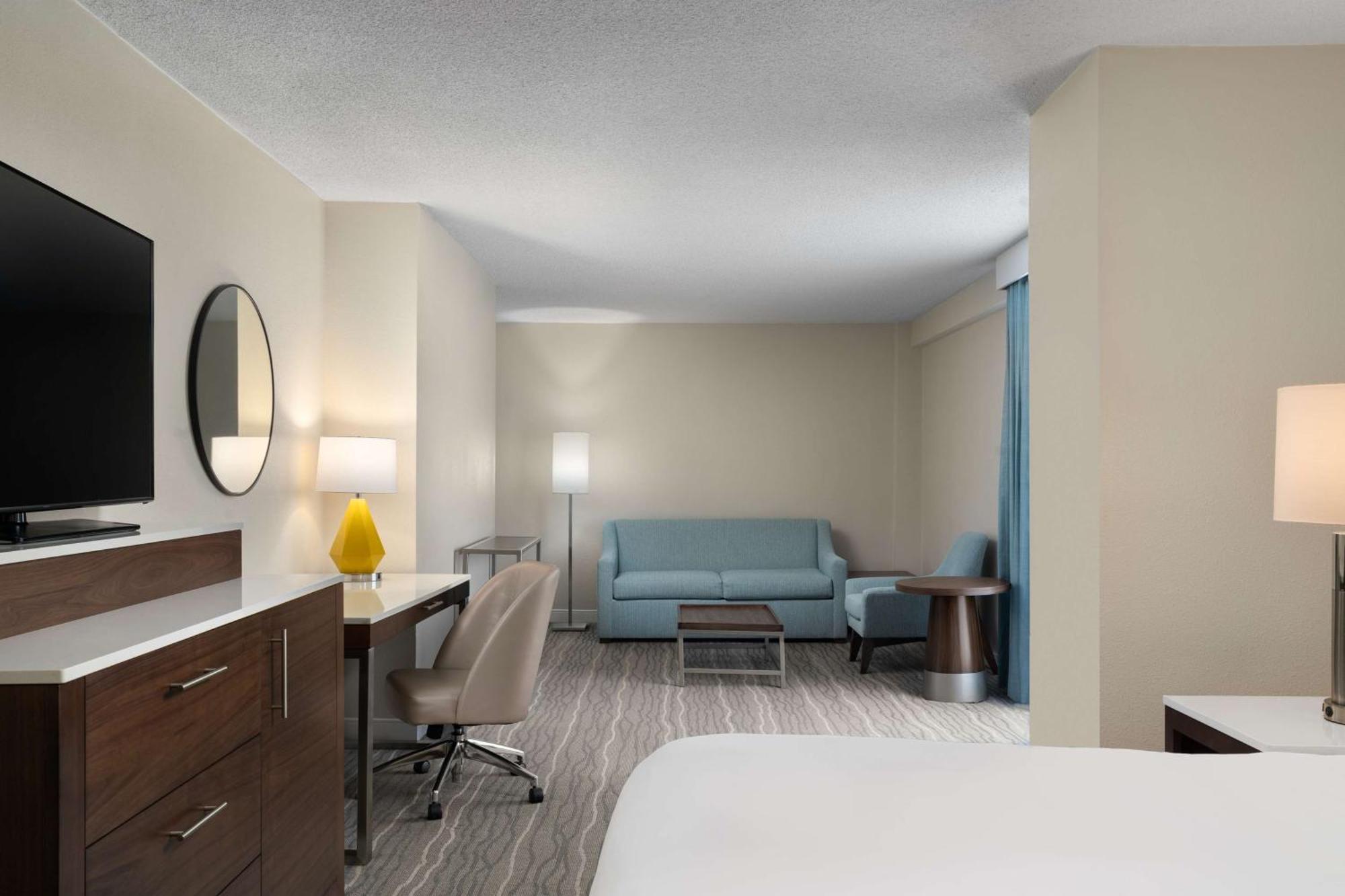 Готель Doubletree By Hilton Norfolk Airport Екстер'єр фото