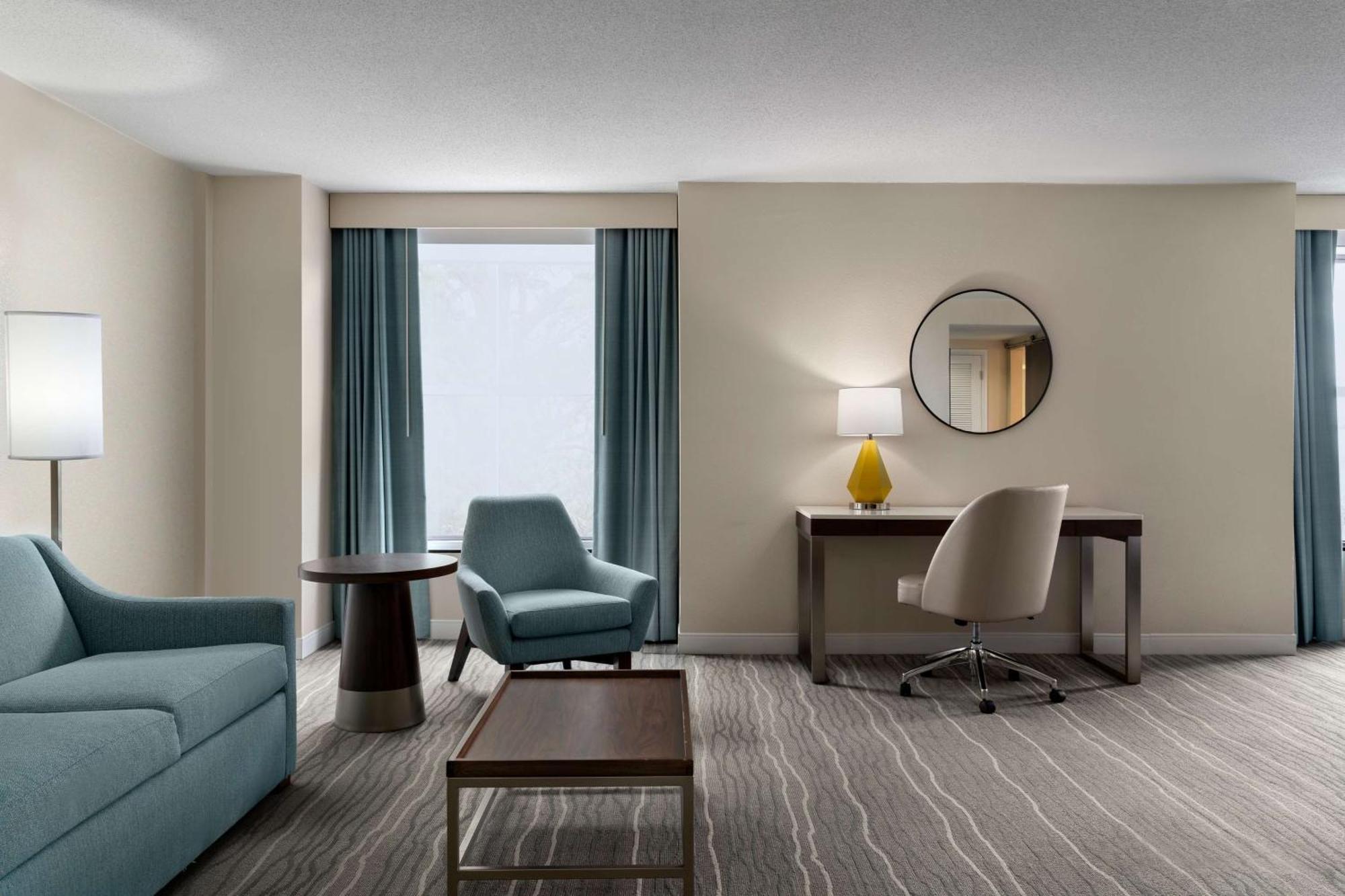 Готель Doubletree By Hilton Norfolk Airport Екстер'єр фото