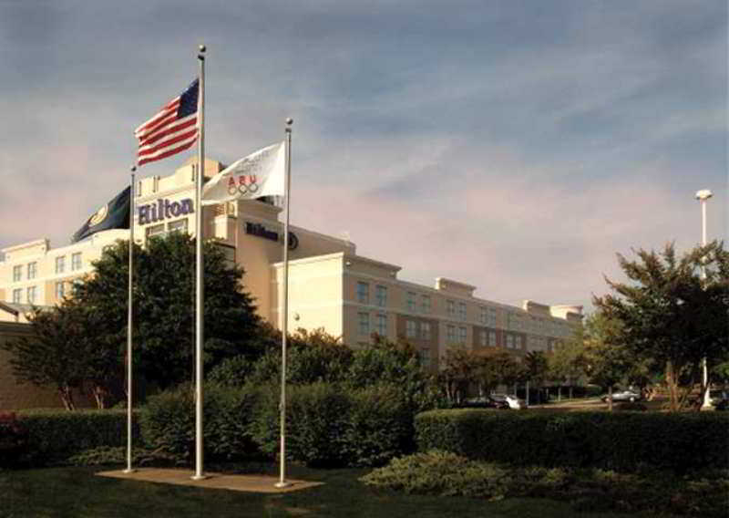 Готель Doubletree By Hilton Norfolk Airport Екстер'єр фото
