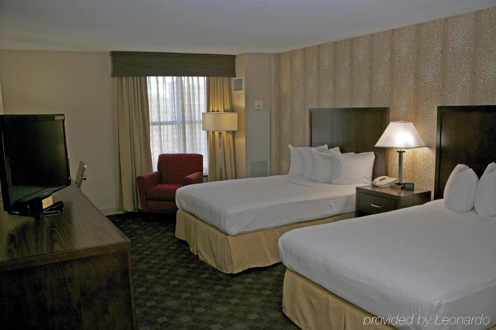 Готель Doubletree By Hilton Norfolk Airport Екстер'єр фото