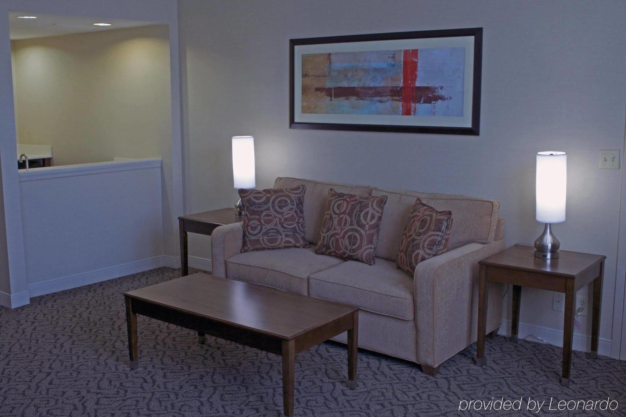 Готель Doubletree By Hilton Norfolk Airport Екстер'єр фото